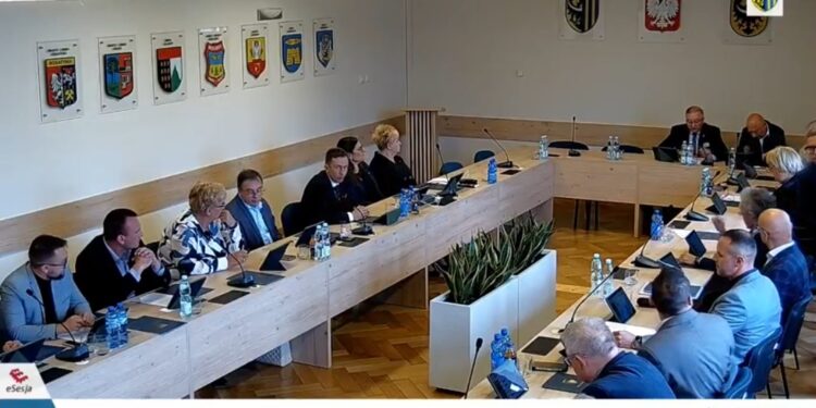 Spór o Ireneusza Owsika podczas pierwszej sesji Rady Powiatu