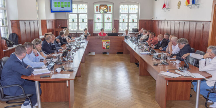 Burmistrz Bogatyni z wotum zaufania i absolutorium za miniony rok