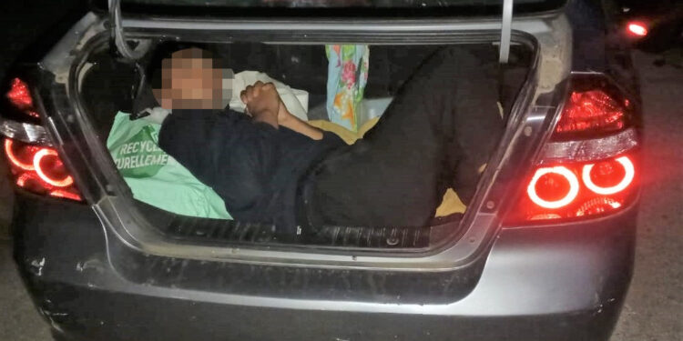 Dwóch przemytników z Uzbekistanu oraz czterech Afgańczyków zatrzymano na granicy w Pieńsku