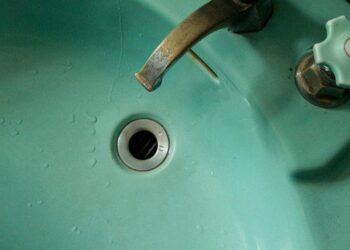 Awaria sieci wodociągowej przy ul. Batorego i Chrobrego w Zgorzelcu