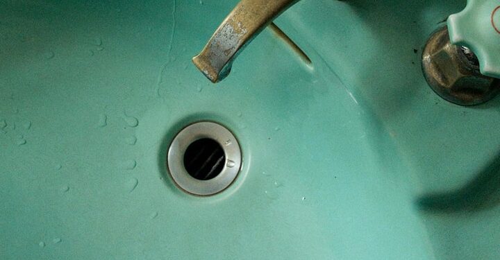 Awaria sieci wodociągowej przy ul. Batorego i Chrobrego w Zgorzelcu