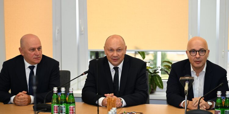 „Jesteśmy współodpowiedzialni za przyszłość Kopalni Turów”. Wizyta Ministra Roberta Kropiwnickiego