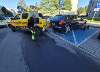 Zaparkowali w miejscu dla niepełnosprawnych, teraz słono zapłacą