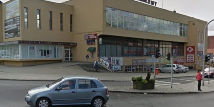 Dawny Dom Handlowy „Spółdzielca” w Zgorzelcu na sprzedaż