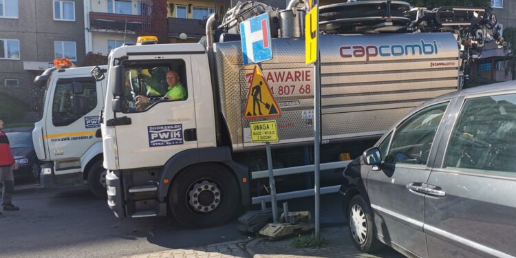 Awaria sieci wodociągowej – brak wody na Wyspiańskiego i Norwida w Zgorzelcu