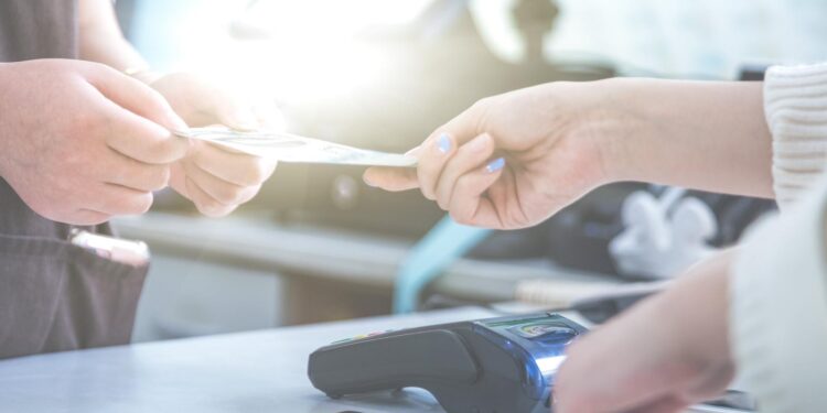 Dyskryminacja narodowościowa w niemieckim banku? Polacy muszą czekać, mimo znajomości języka.