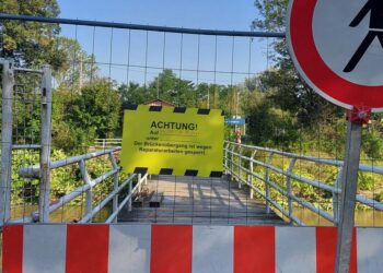 Kładka dla pieszych w Krzewinie ponownie otwarta