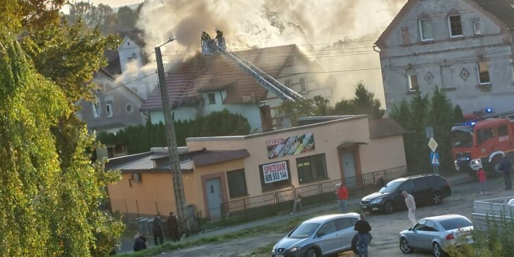 Pożar domu jednorodzinnego w Zawidowie