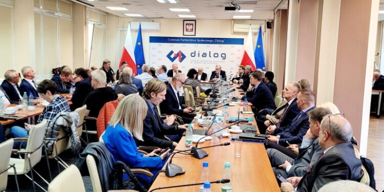 Spółki energetyczne i strona społeczna podpisały ważne dla pracowników porozumienie