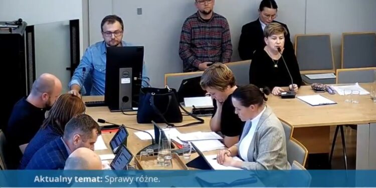 „Ma Pani 5 minut”. Przedstawicielka szkoły w Żarskiej Wsi zabiera głos na Sesji Rady Gminy