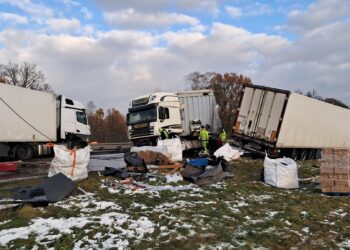 Karambol na A4: zabrakło korytarza życia!