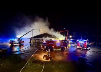 [AKTUALIZACJA] Pożar Biedronki w Zawidowie