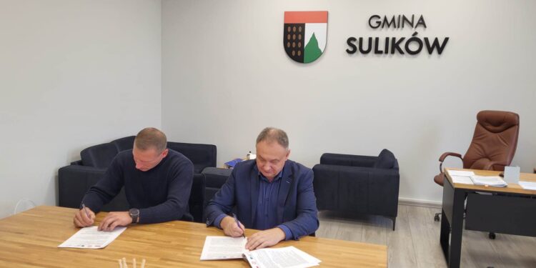 Podpisanie umowy na budowę przedszkola z oddziałem żłobkowym w Sulikowie