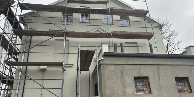 Modernizacja Ośrodka Kultury w Zawidowie – prace w toku