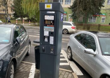 Podwyżki w strefie płatnego parkowania i kwestia darmowych 15 minut