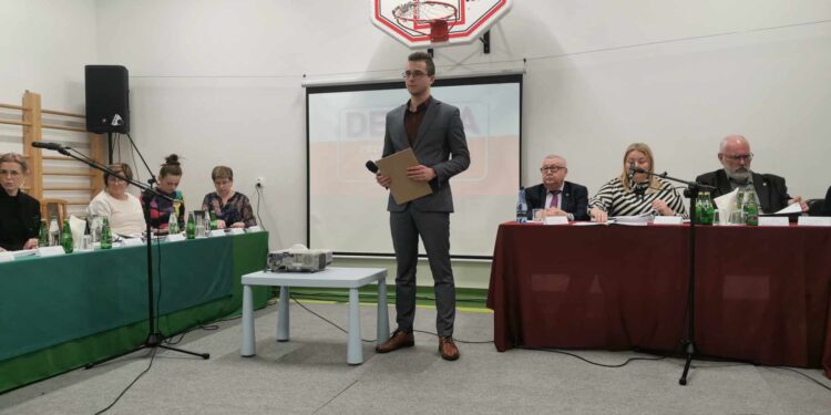 Debata o przyszłości szkoły w Żarskiej Wsi