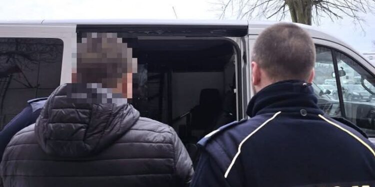 Poszukiwany 7 listami gończymi zatrzymany przez bogatyńską policję