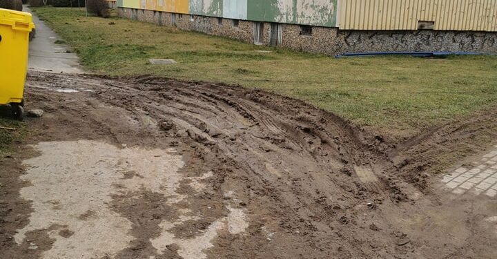 Czy miasto naprawi zdewastowane trawniki po „dzikich parkingach” na Osiedlu Zachód?