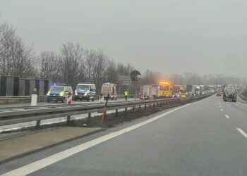 [AKTUALIZACJA] Wypadek Jędrzychowice: Zderzenie samochodu ciężarowego z autokarem