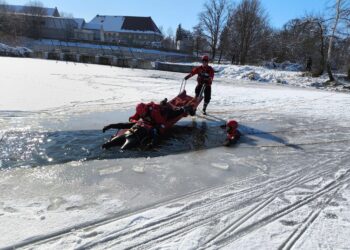 Ćwiczenia z zakresu ratownictwa wodno-lodowego