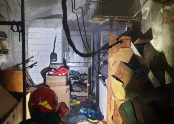 Uratowali mężczyznę z płonącego budynku!