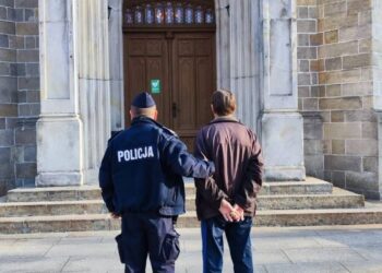 Kierowca TIR-a pił wódkę w trakcie jazdy autostradą A4