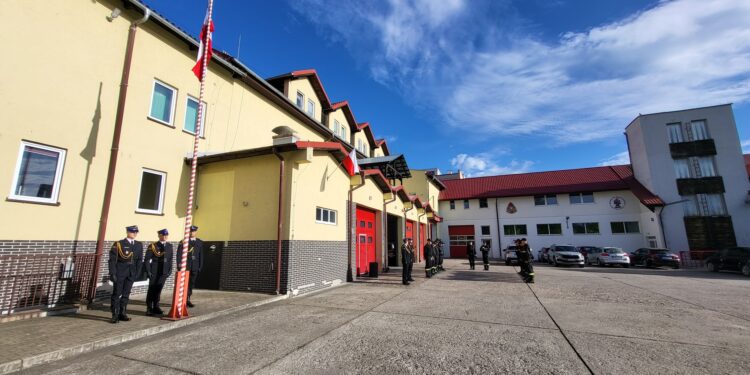 Syreny alarmowe we wszystkich remizach w kraju. Symboliczna akcja strażaków z powodu ogromnej tragedii