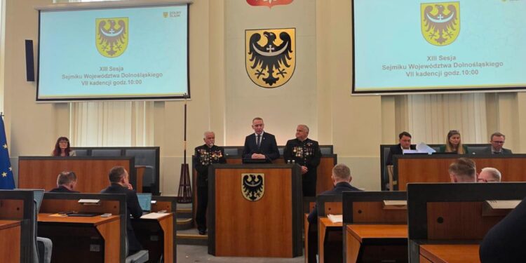 „Od ponad roku apelujemy o jasne stanowisko rządu w sprawie przyszłości Turowa”. Apel Sejmiku Województwa Dolnośląskiego