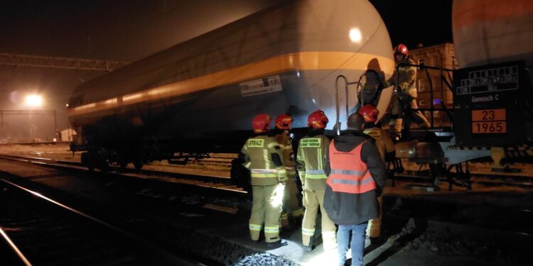Rozszczelnienie kolejowej cysterny z gazem na stacji w Węglińcu