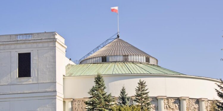 Sejm przyjął ustawę zmieniającą podstawę wymiaru składki zdrowotnej dla przedsiębiorców