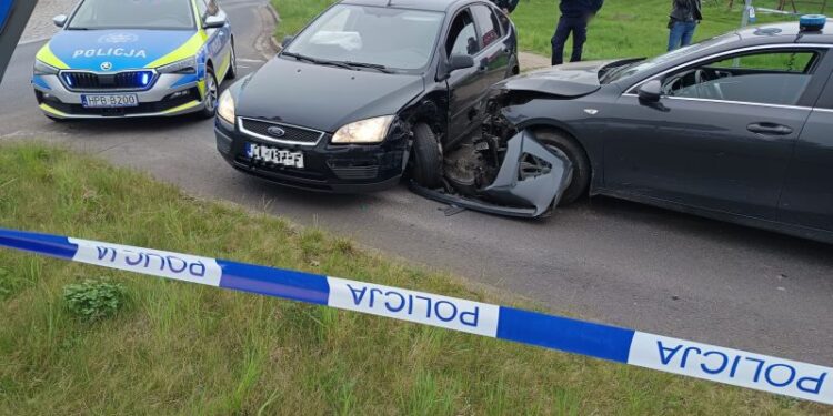 Gruzini włamywali się do pojazdów zaparkowanych na terenie marketów. Zostali zatrzymani na gorącym uczynku