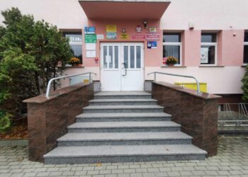 Miażdżący komentarz Kuratorium Oświaty w sprawie likwidacji szkoły w Żarskiej Wsi