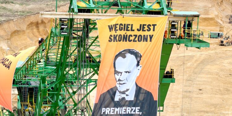 Grupa aktywistów wtargnęła do Kopalni Turów – trwa akcja policji!