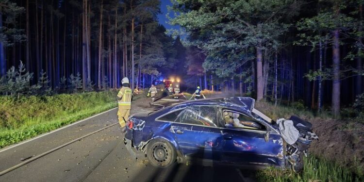 Groźny wypadek koło Ruszowa. Kierowca z zakazem, pasażer trafił do szpitala