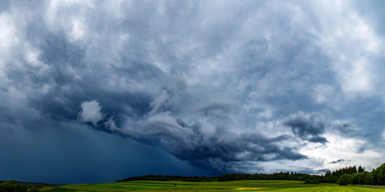 Dziś w regionie burzowo. IMGW wydało ostrzeżenie