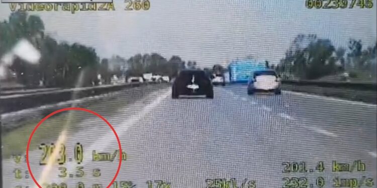 Pędził A4 ponad 200 km/h! Sytuację zarejestrował wideorejestrator grupy SPEED