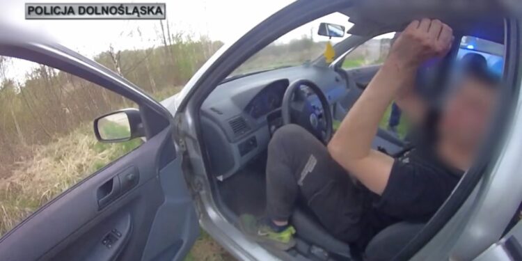 Sieniawka: Kierowca z 9 zakazami i pod wpływem narkotyków zatrzymany po pościgu