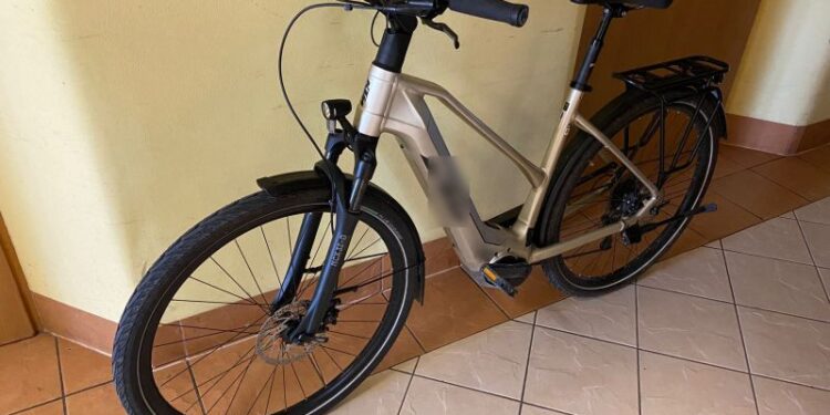 Dwóch poszukiwanych z kolejnymi zarzutami