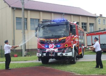 Uroczyste przekazanie nowego, ciężkiego samochodu ratowniczo-gaśniczego jednostce OSP Trójca