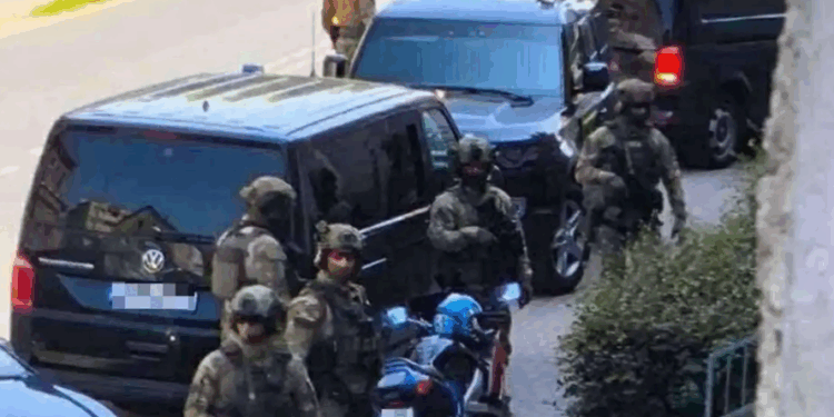 [AKTUALIZACJA] Antyterroryści w Zawidowie! W mieszkaniu padły strzały