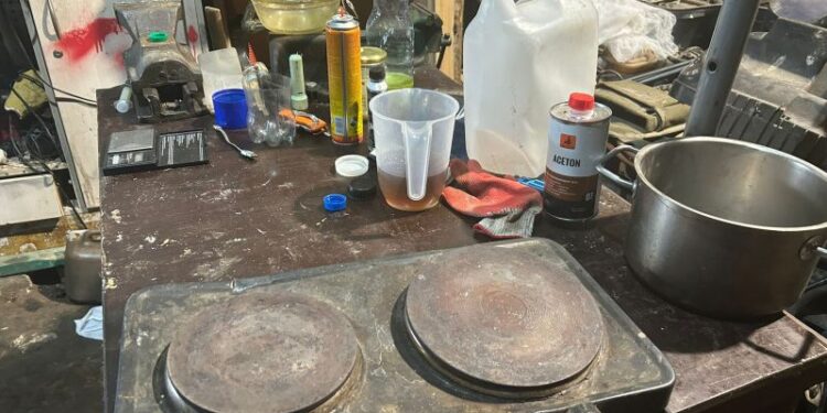 Produkował narkotyki w garażu – został zatrzymany przez zgorzeleckich kryminalnych