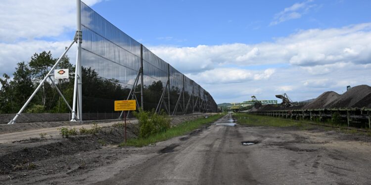 Wiatroszczelna tarcza w Turowie. RAMB zakończył budowę ekranów przeciwpyłowych