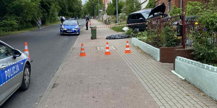 Wypadek na ul. Francuskiej. Kierowca nie żyje