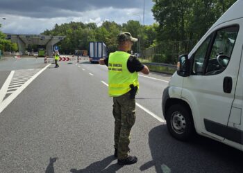Granica: Ponad 23 tysiące osób i 9 tysięcy pojazdów skontrolowanych od 7 lipca