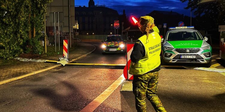 Pierwsze dwa tygodnie tymczasowej kontroli granicznej