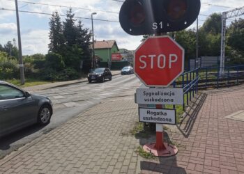 [AKTUALIZACJA] Uwaga! Znak STOP na przejeździe kolejowym przy ul. Lubańskiej!