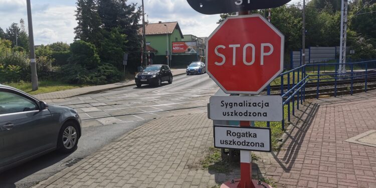[AKTUALIZACJA] Uwaga! Znak STOP na przejeździe kolejowym przy ul. Lubańskiej!