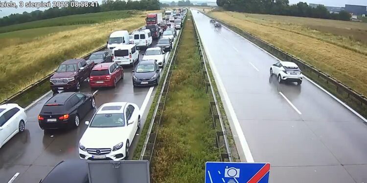 Samowolne wycofywanie aut przez korytarz życia na A4!