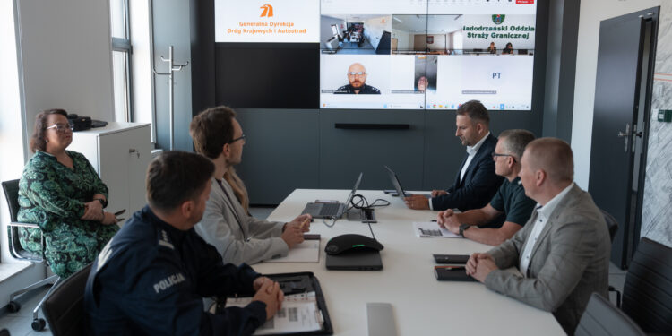 Służby graniczne i drogowe szykują się na długi weekend