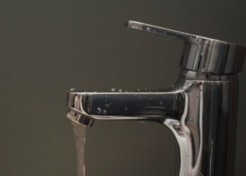 Badania wody w Zawidowie pod kątem bakterii Escherichia coli: wyniki najwcześniej w sobotę